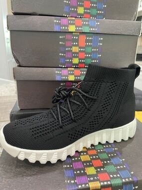 Bernie Mev Woman’s Akaya Black Knit High-Top Sneaker with White Lug Sole NIB